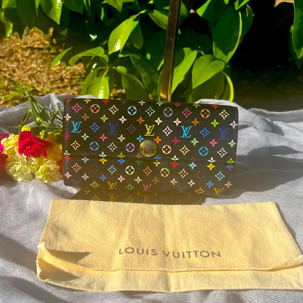 Authentic LOUIS VUITTON
Limited Edition Monogram Multicolor Sarah Wallet